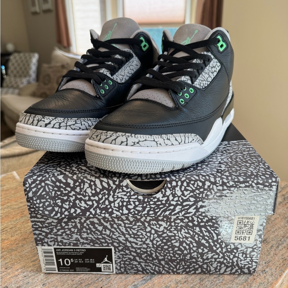 Jordan Mens Sneaker - Black and Gray